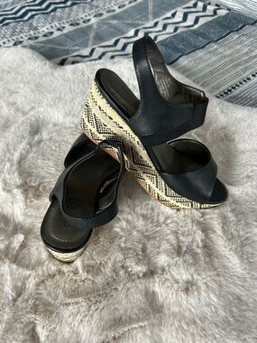 me too Black Genuine Leather Wedge Sandals with Raffia-Patterned Platform